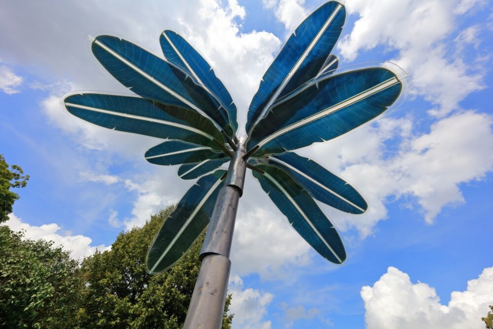ASCA solar palm equipped with solar leaves